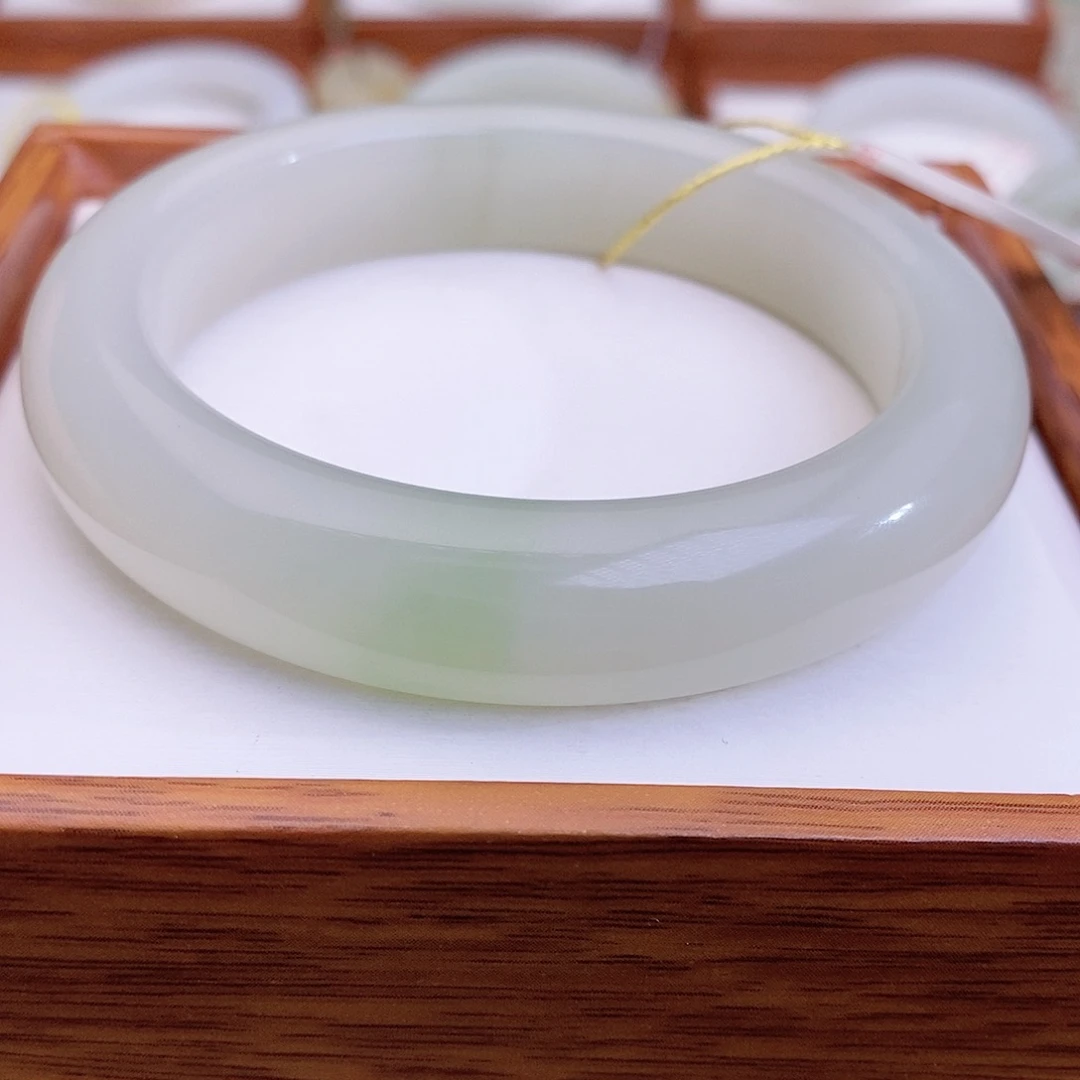 和田玉手镯未镶嵌57.6