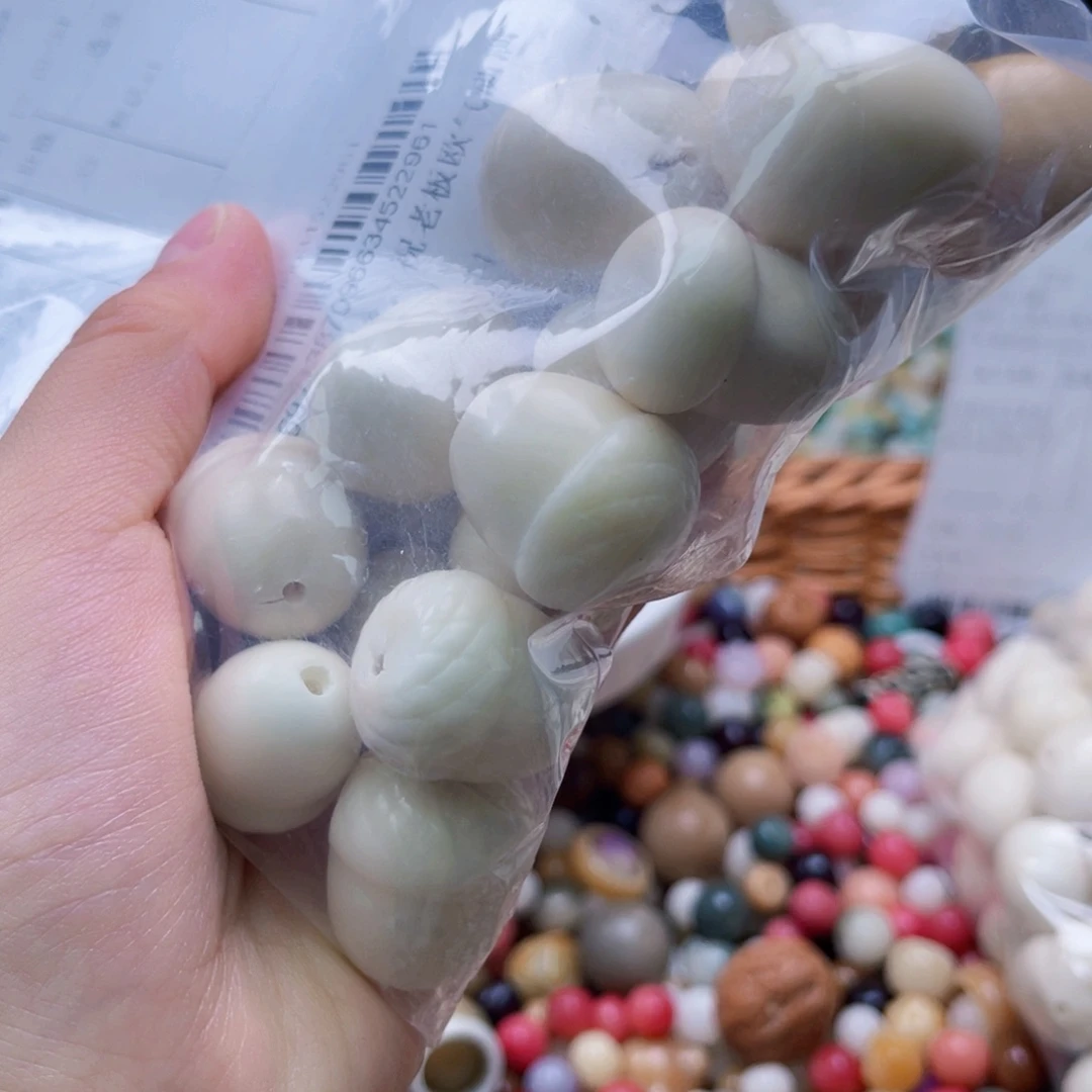 吊坠白玉菩提b20+mm/6颗象牙果坚果瑕
