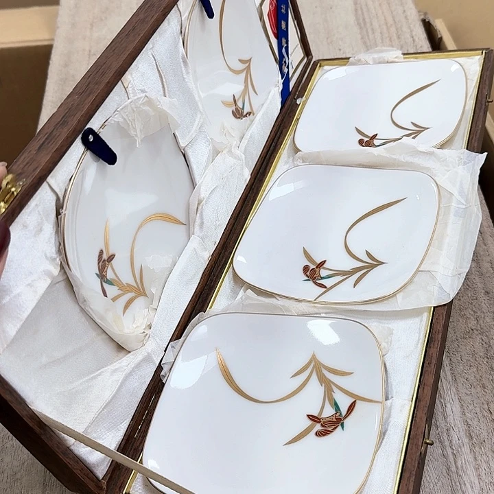 瓷片噗哈哈哈哈哈哈哈哈