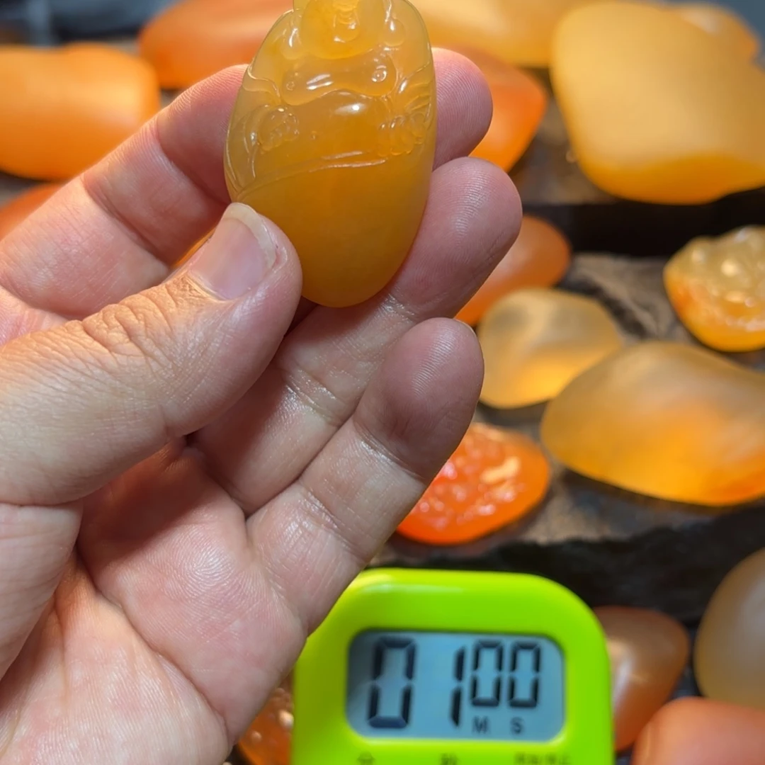 成***者石英质玉未镶嵌挂件