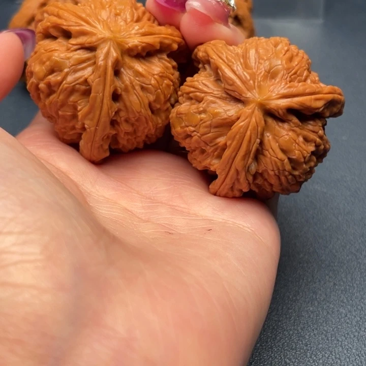 S***—吊坠文玩核桃白狮子