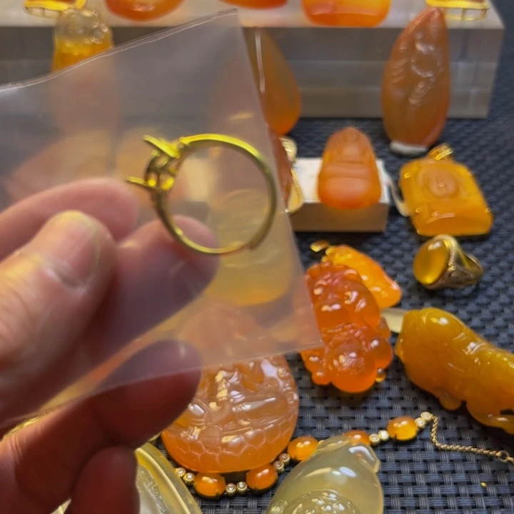 醒***生未镶嵌旦面石英质玉