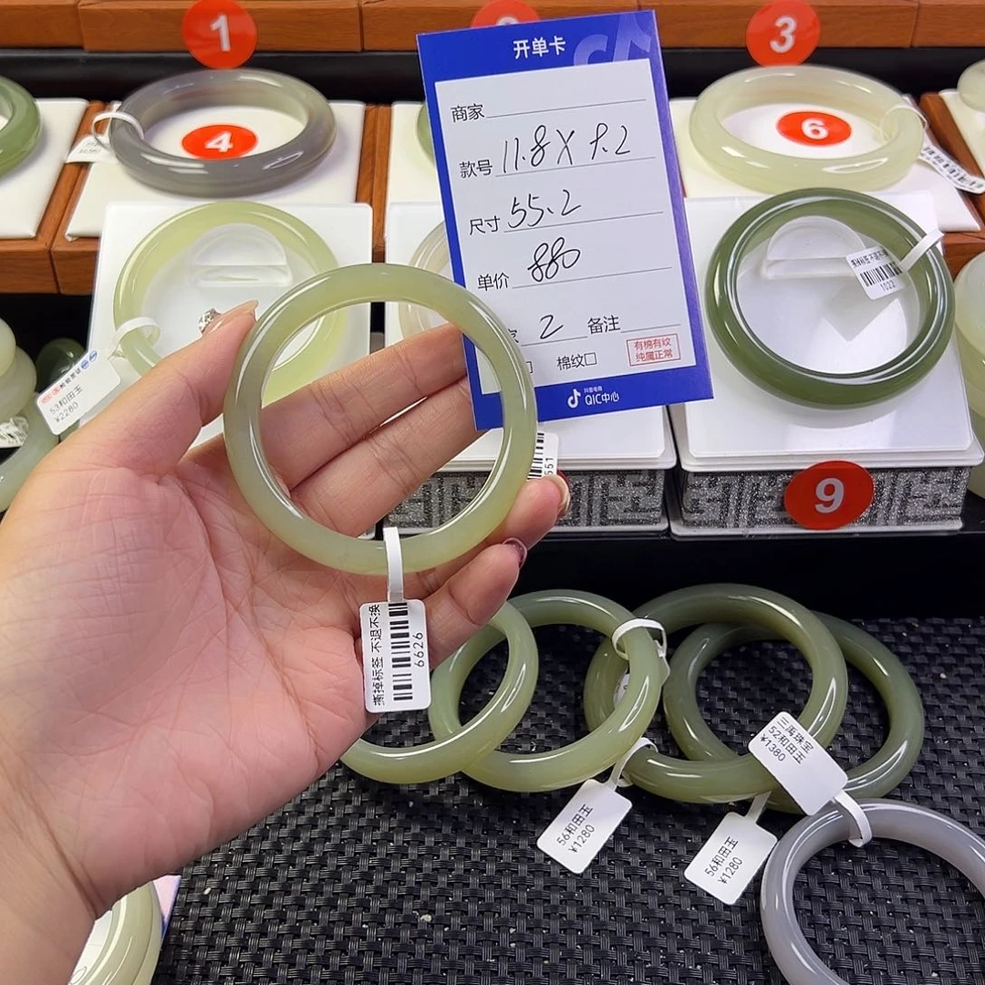z***Z未镶嵌手镯和田玉
