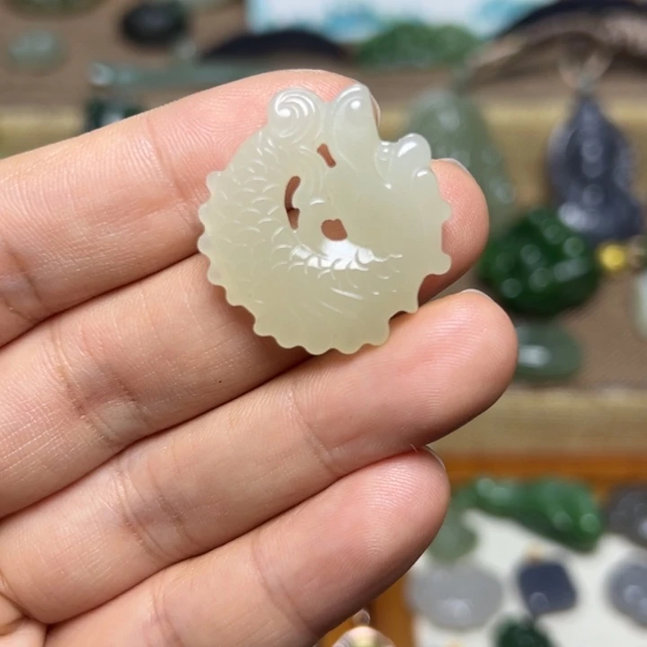 和田玉未镶嵌颈饰