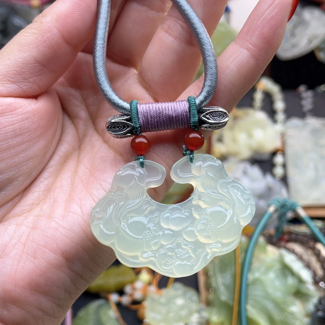 蛇纹石玉颈饰未镶嵌