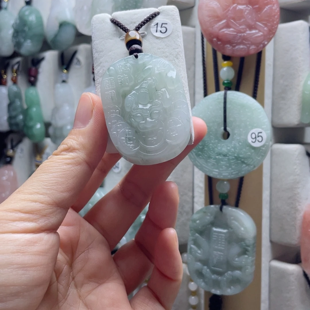 石英质玉未镶嵌颈饰