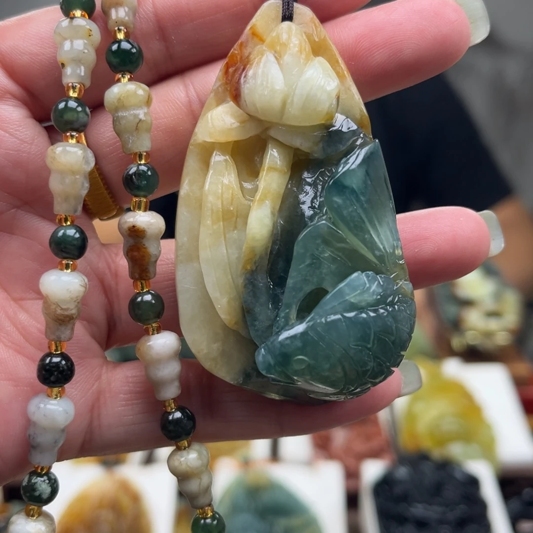 岫玉未镶嵌颈饰挂件