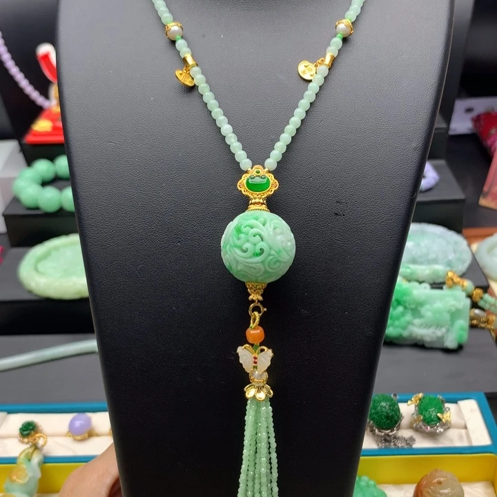 翡翠未镶嵌颈饰翡翠球