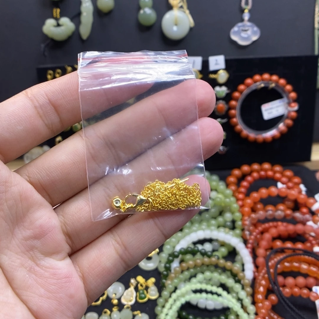 翡***人颈饰未镶嵌和田玉