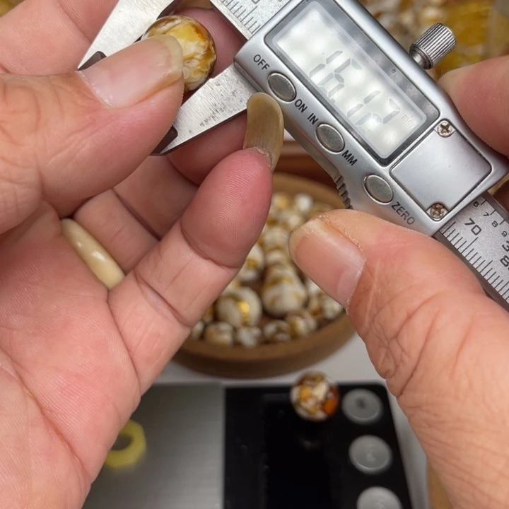 琥珀裸石未镶嵌43号