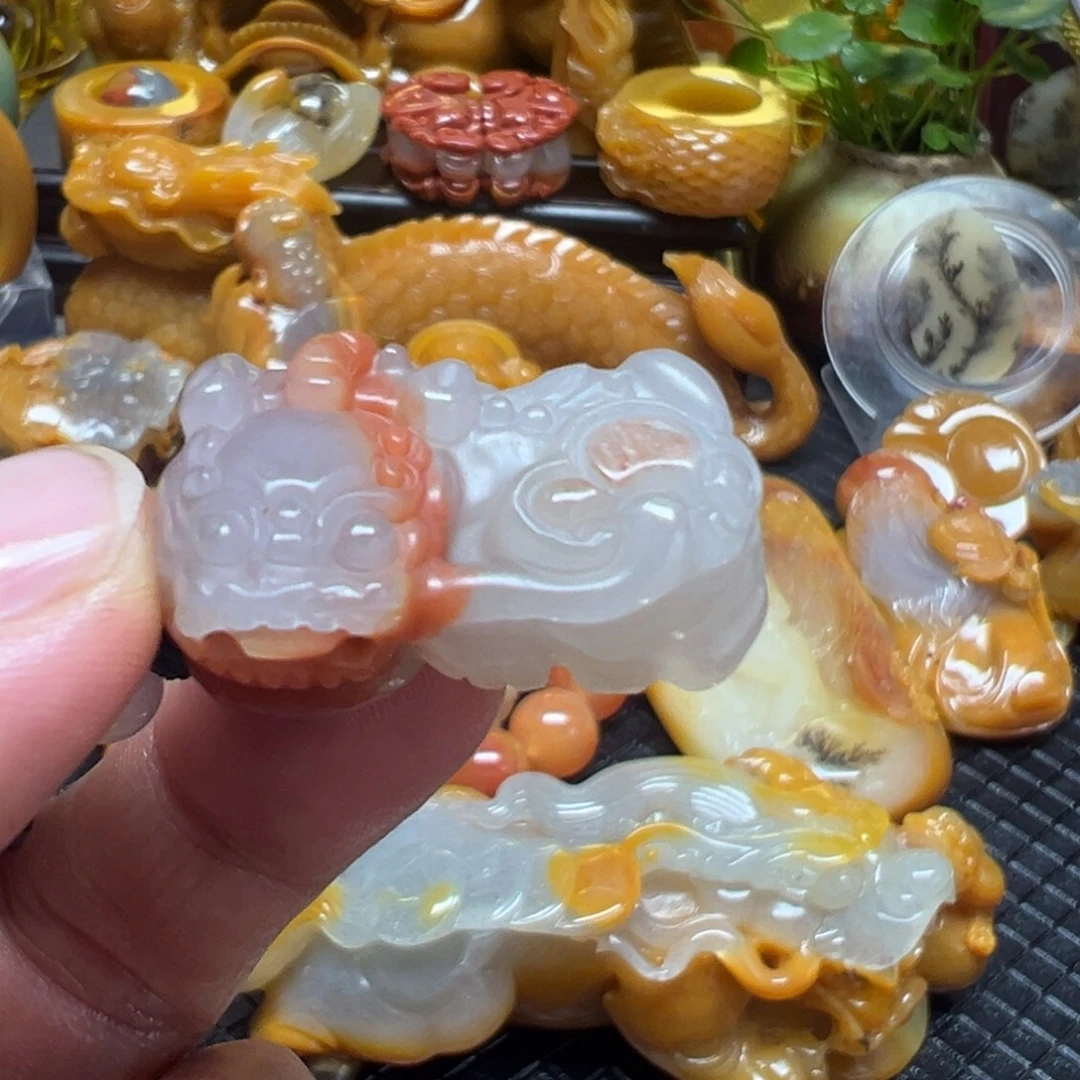 石英质玉未镶嵌颈饰