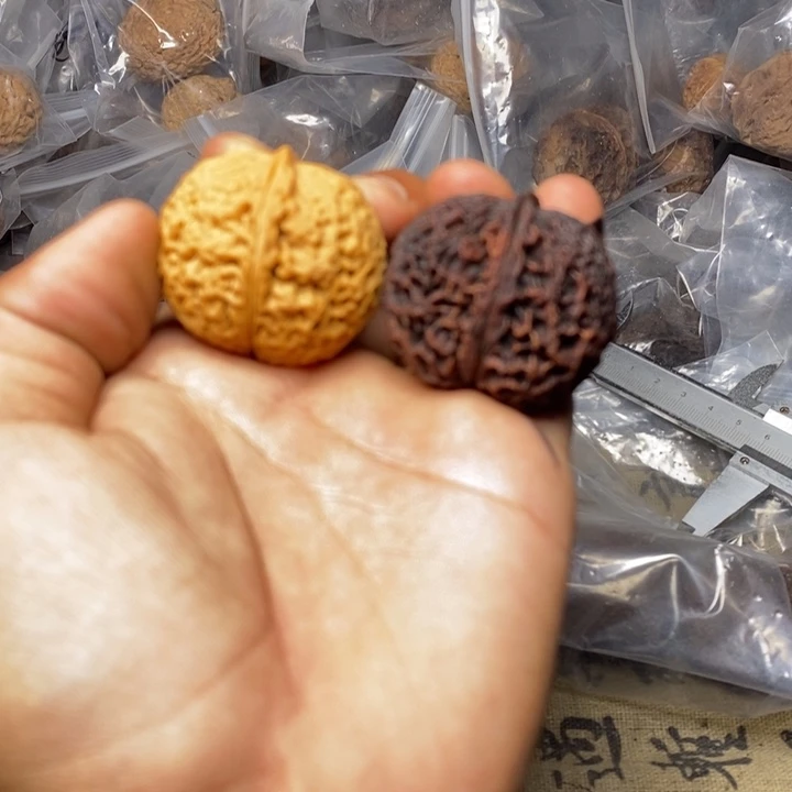 文玩核桃把件66号40mm