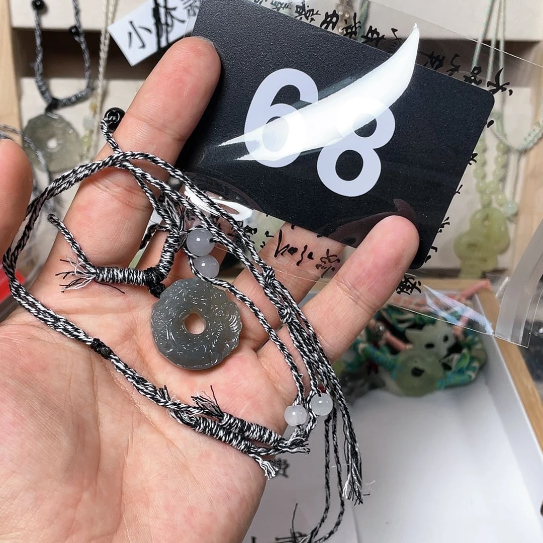 蛇纹石玉颈饰合金