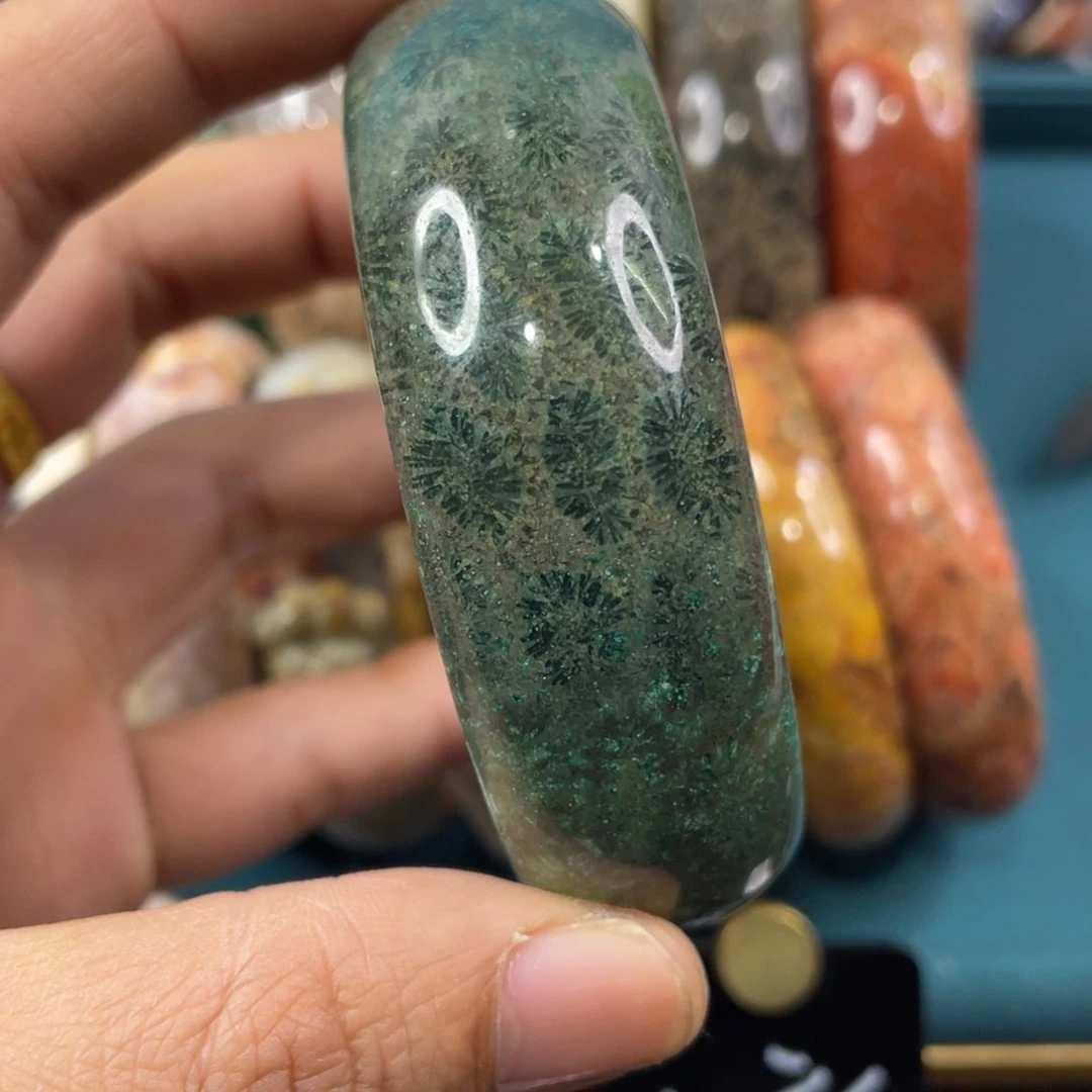 未镶嵌手镯硅化玉