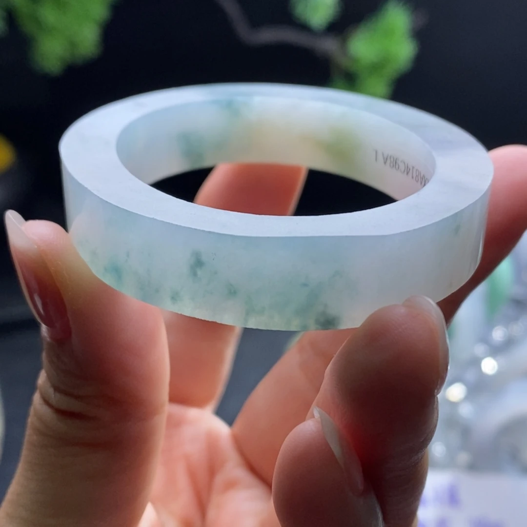 定制翡翠未镶嵌翡翠手镯