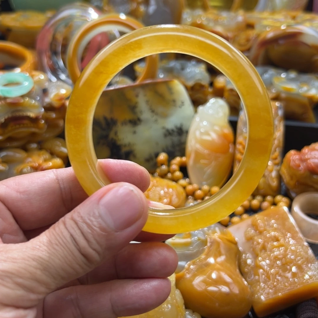 卡****颈饰未镶嵌石英质玉