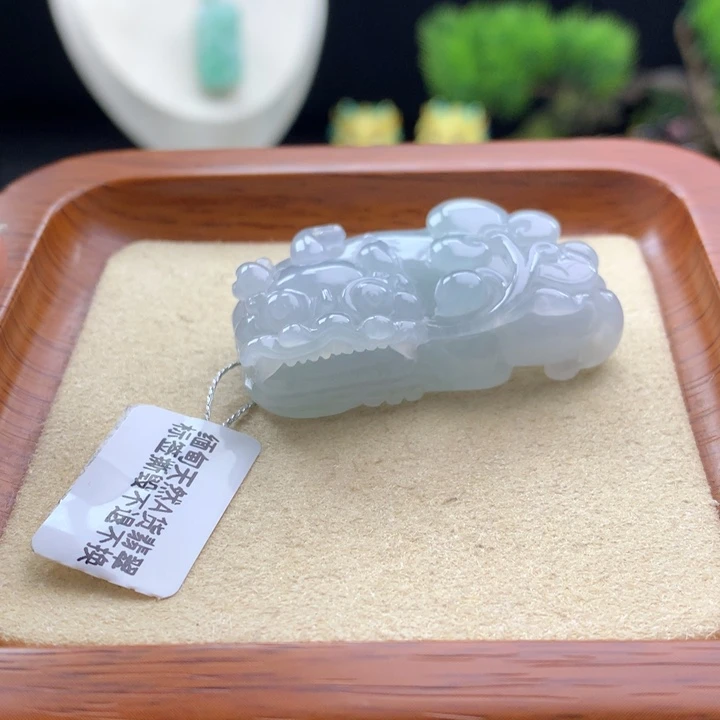 翡翠未镶嵌颈饰貔貅52