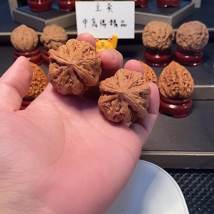 文玩核桃把件王*六粗筋