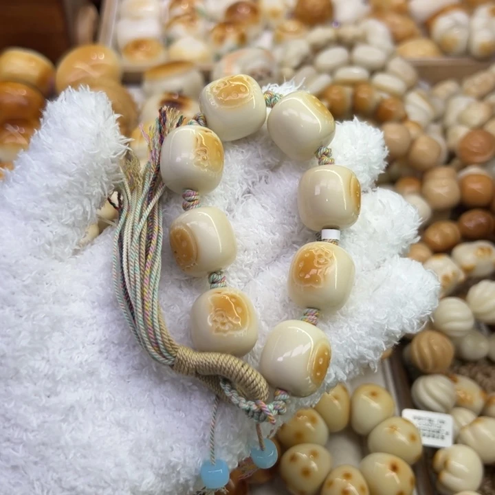 菩提根/象牙果把件72 象牙果原果雕刻炭烧浮雕kt 流苏款微瑕