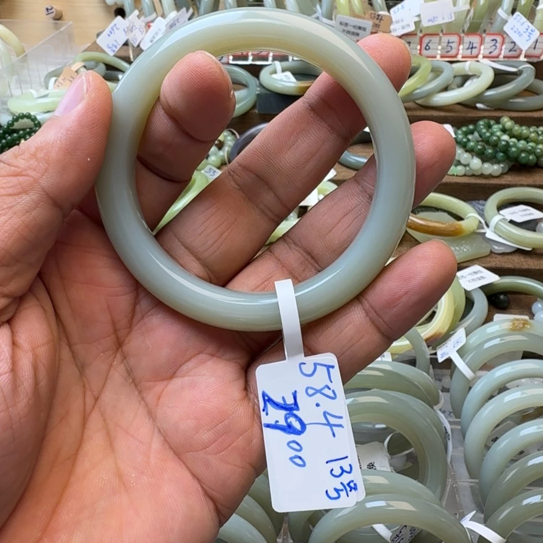 幸***属和田玉未镶嵌手镯