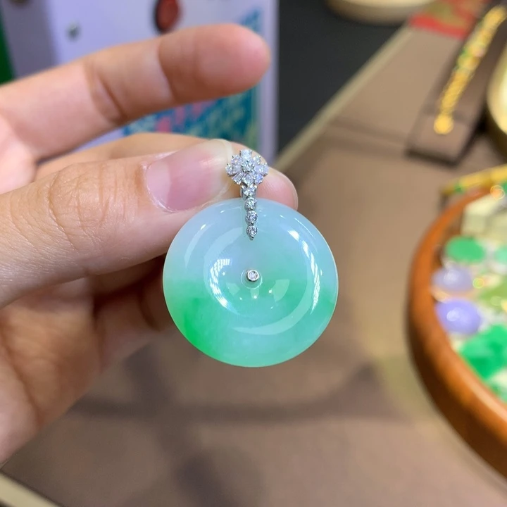 颈饰18K金镶嵌翡翠翡翠