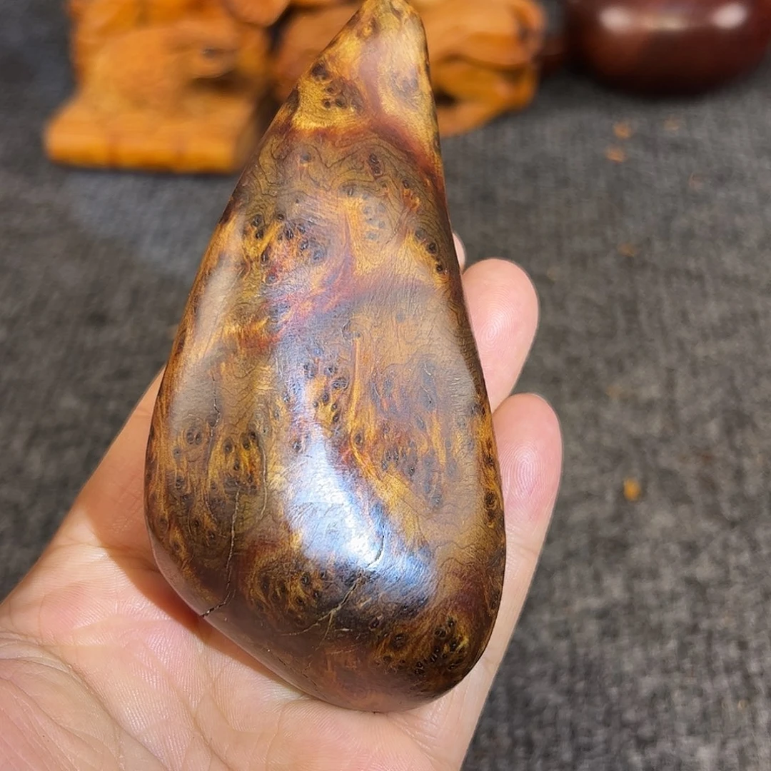 崖柏太行崖柏雷击木，雷瘤花手把件