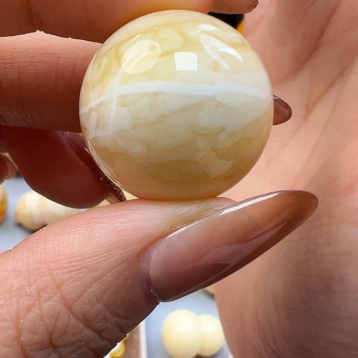 蜜蜡未镶嵌珠宝奇石