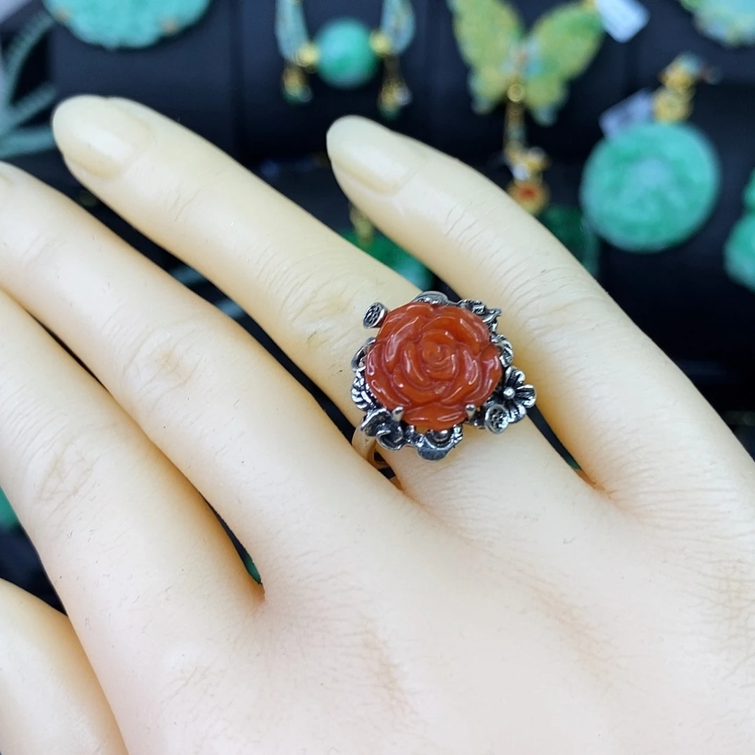 颈饰未镶嵌翡翠戒指