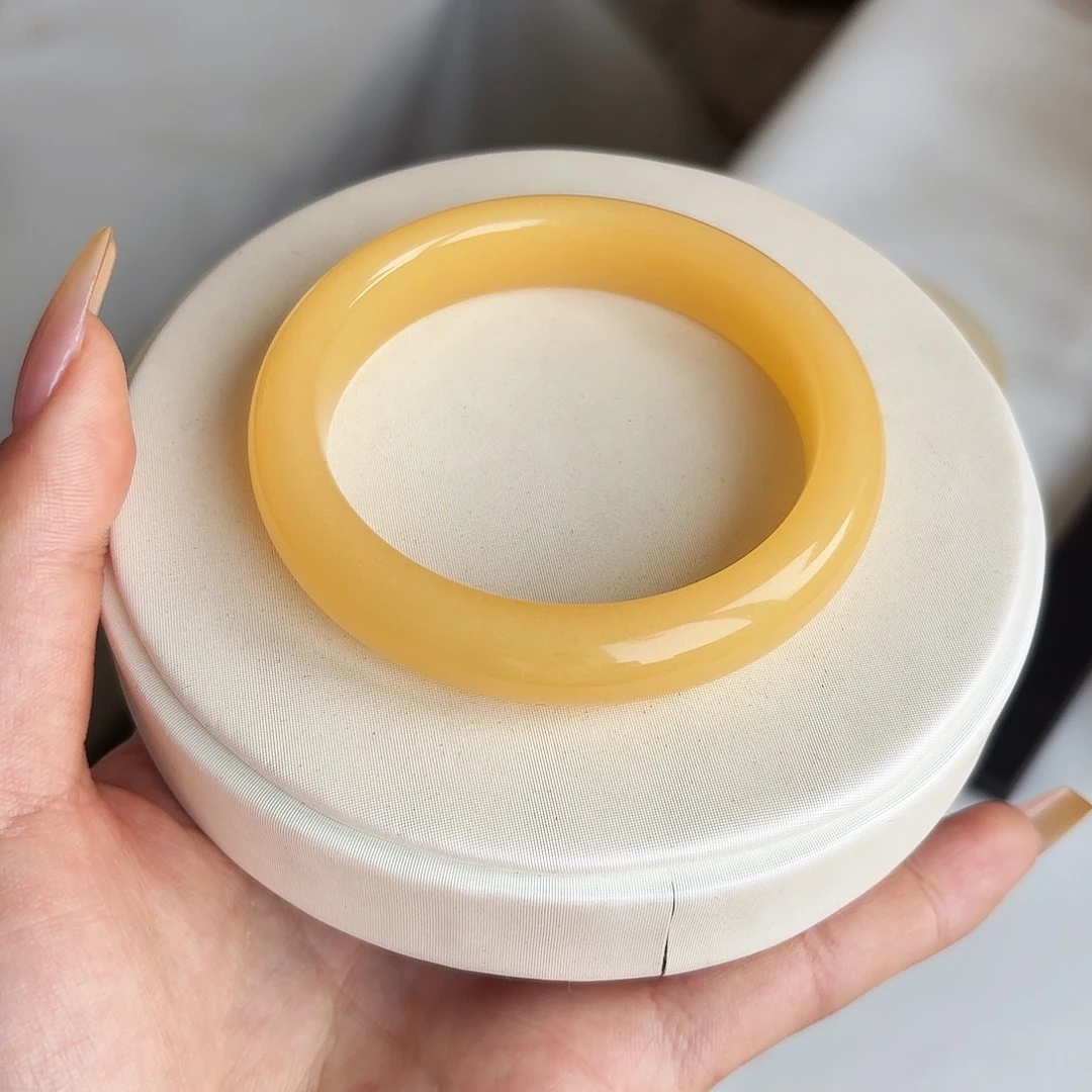 石英质玉手镯未镶嵌牛****莓53