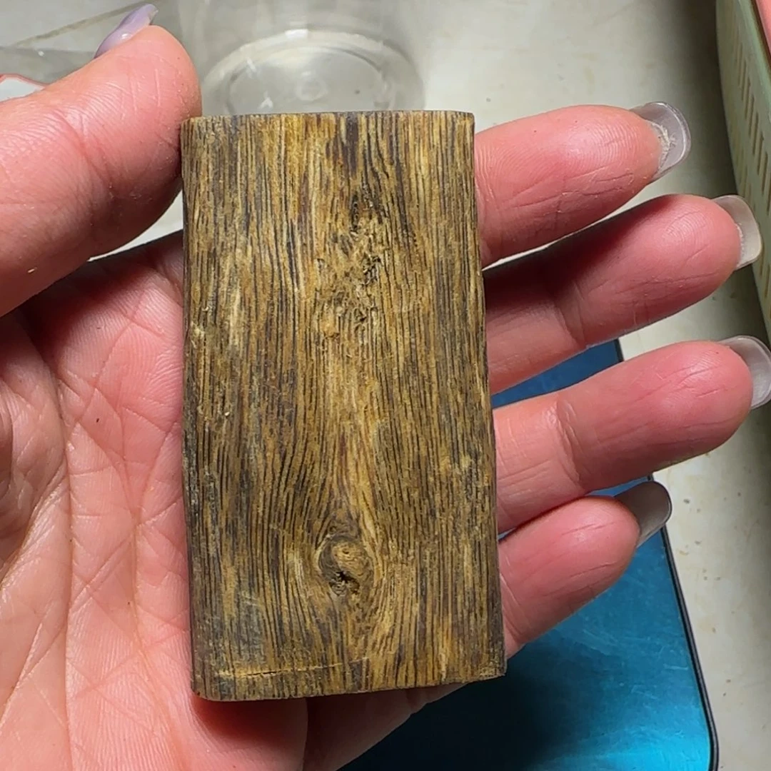 竹奇楠无事牌19.2克。