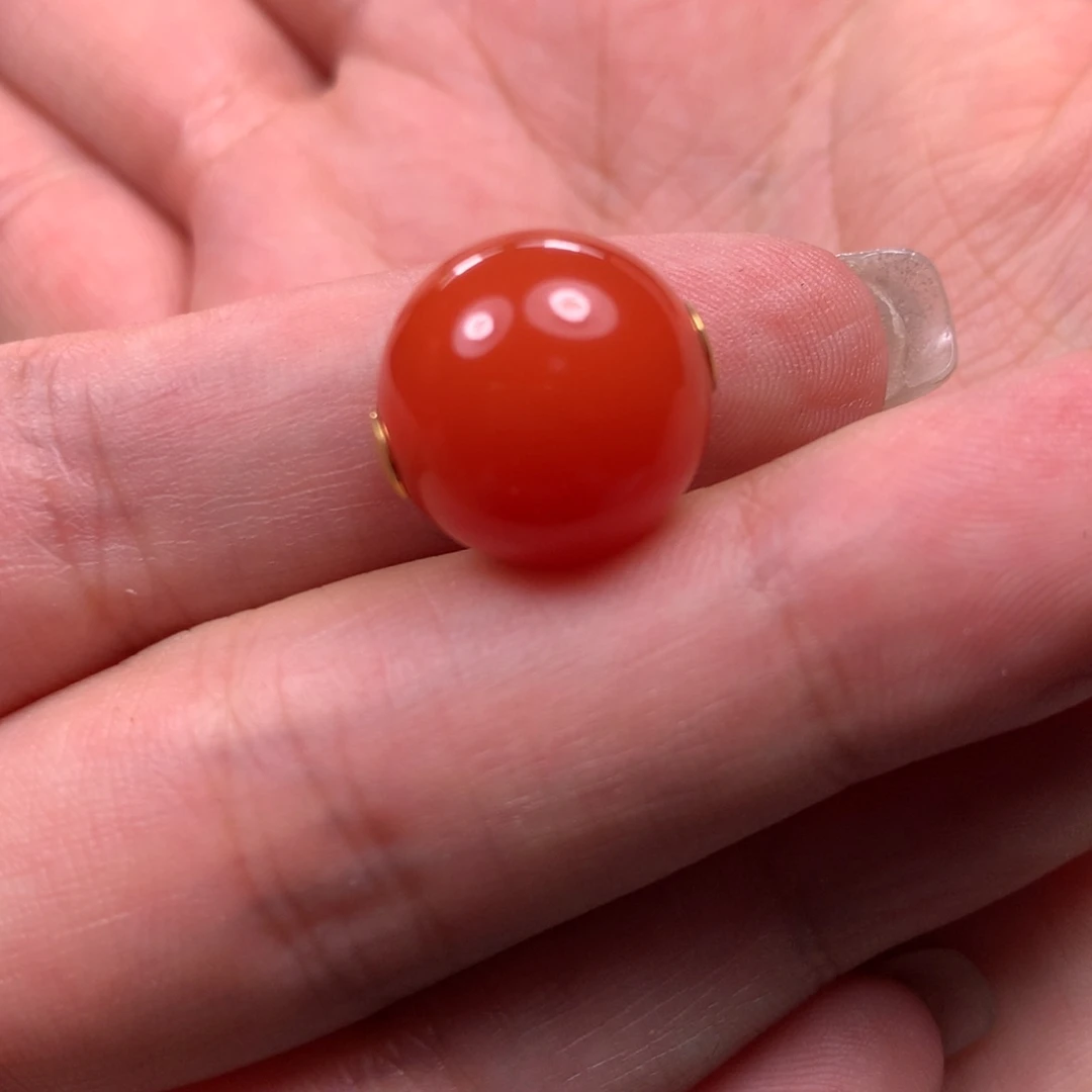 18K金镶嵌吊坠南红玛瑙