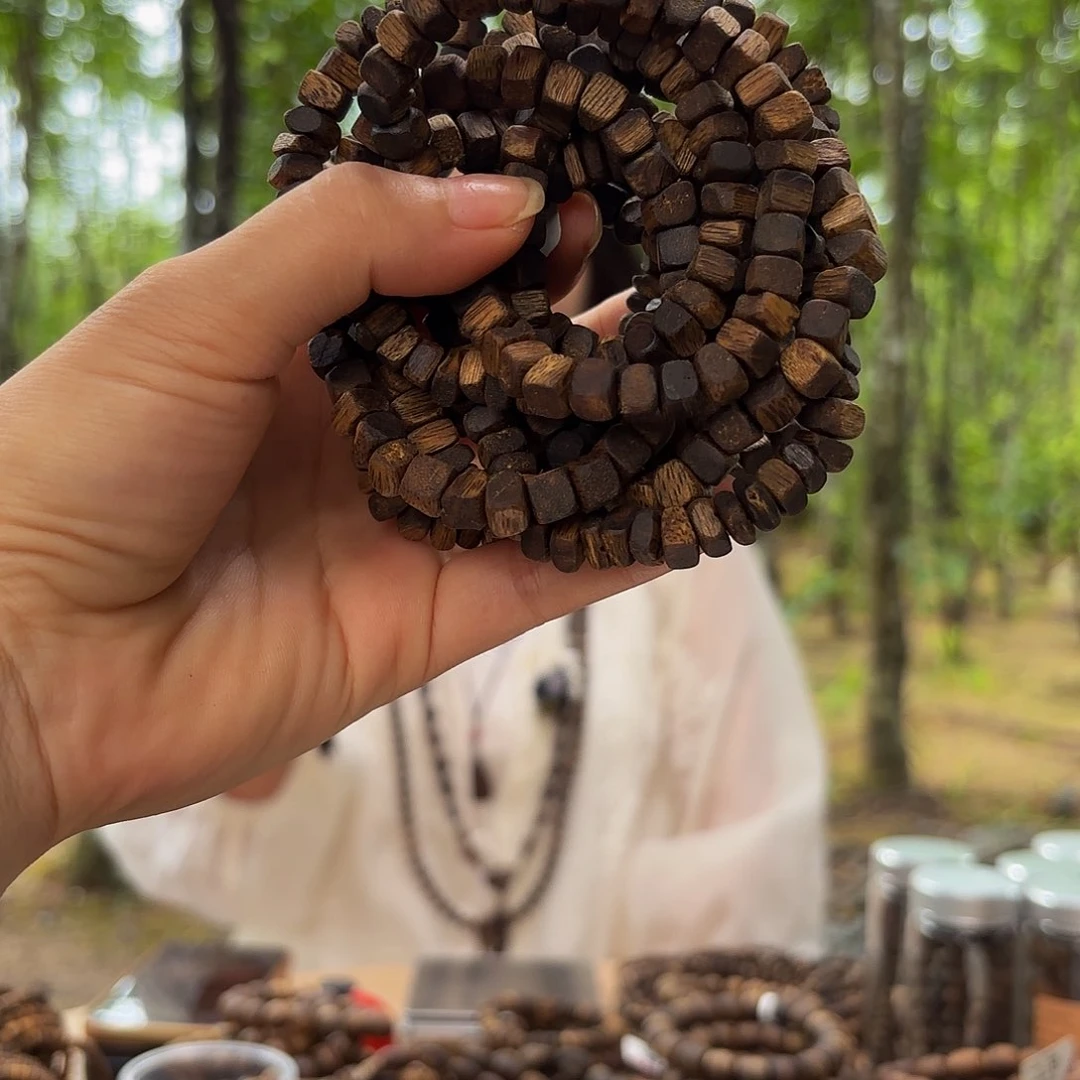 棋楠沉香虫漏香手串