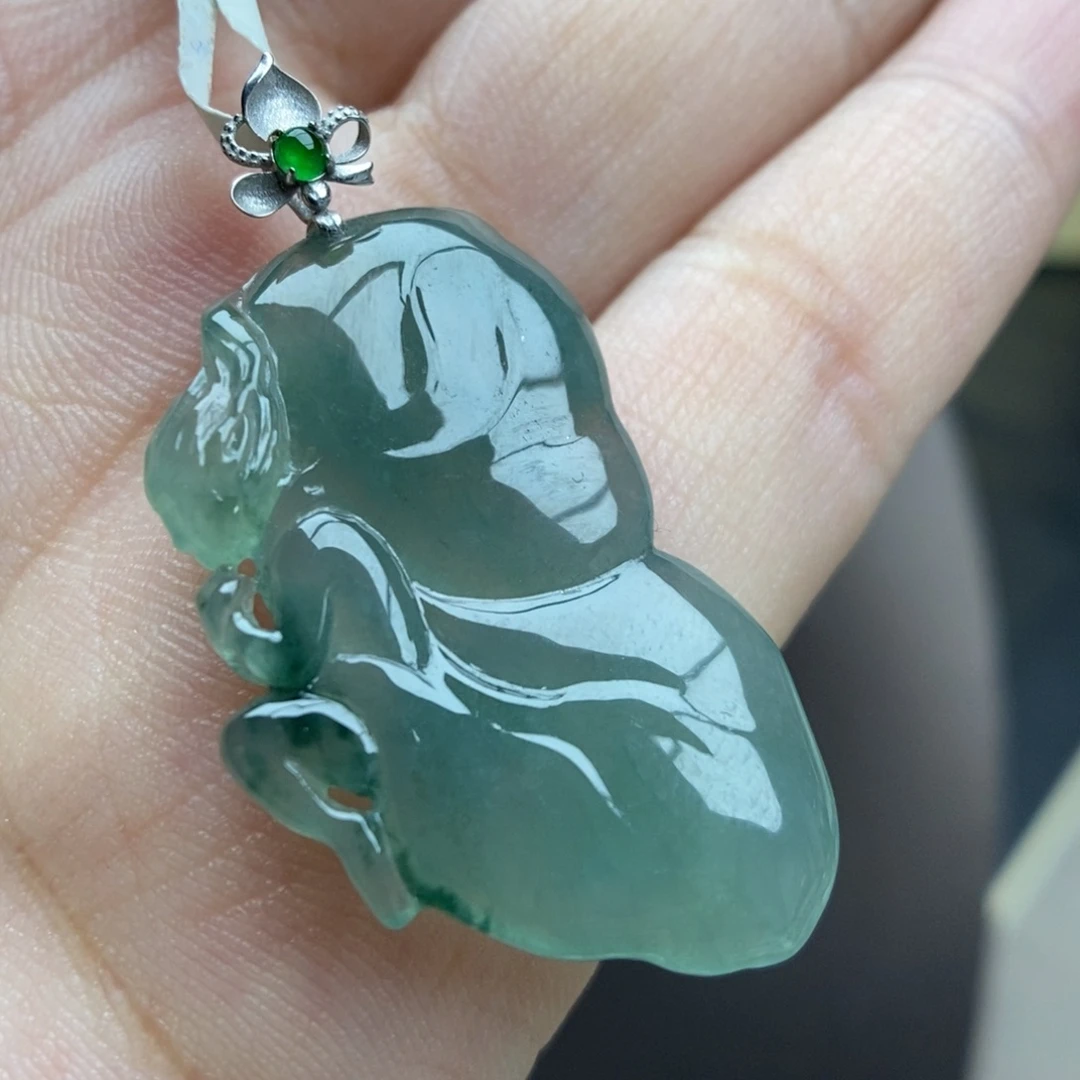 翡翠18K金镶嵌颈饰吊坠