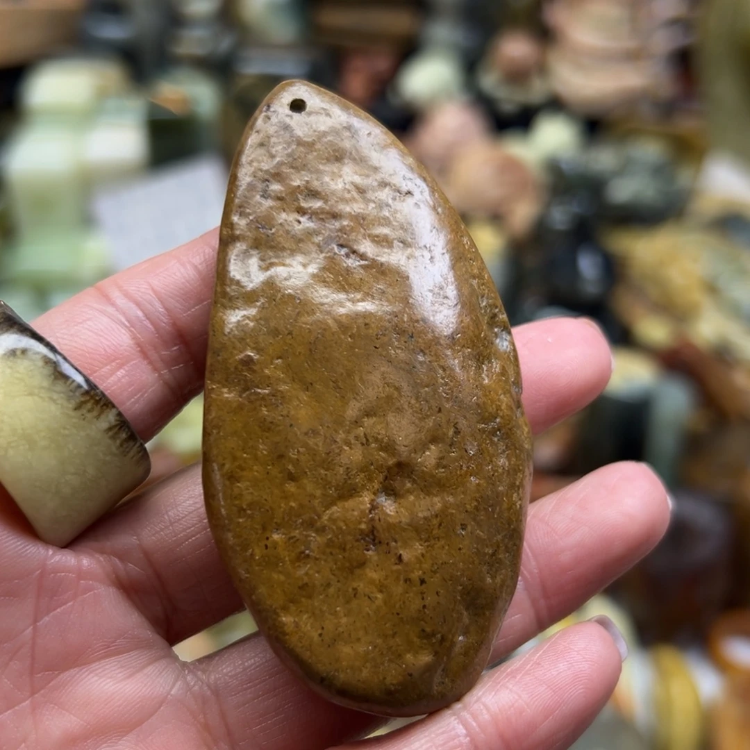 岫岩河磨玉（透闪石质玉）未镶嵌颈饰河磨玉手玩