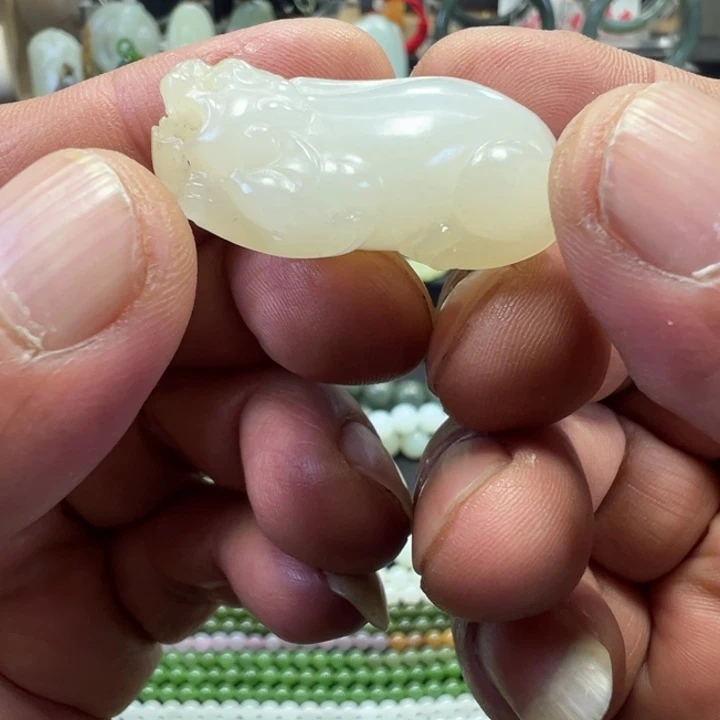 和田玉未镶嵌吊坠(赠链)