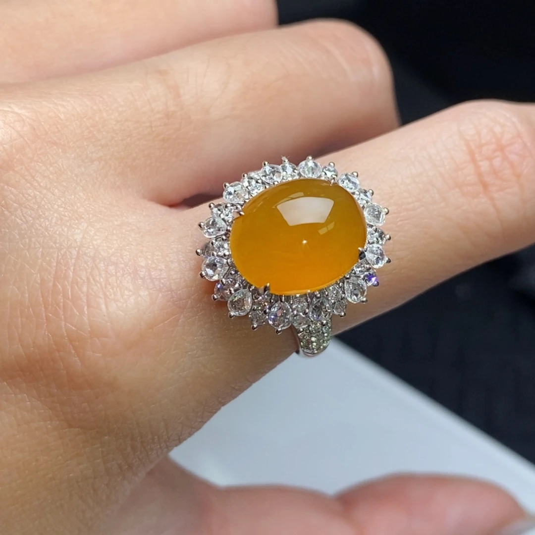 翡翠戒指18K金镶嵌冰黄翡蛋面