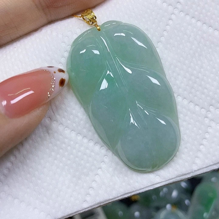 翡翠18K金镶嵌颈饰挂件