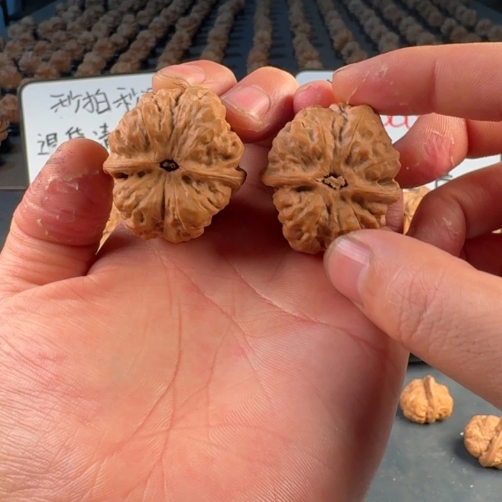 麻***汁文玩核桃吊坠蛤蟆的眼睛是真的好看啊我