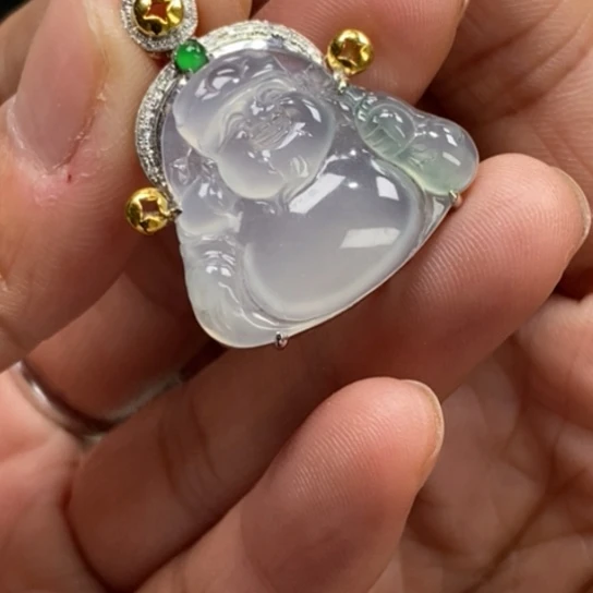 翡翠18K金镶嵌颈饰吊坠