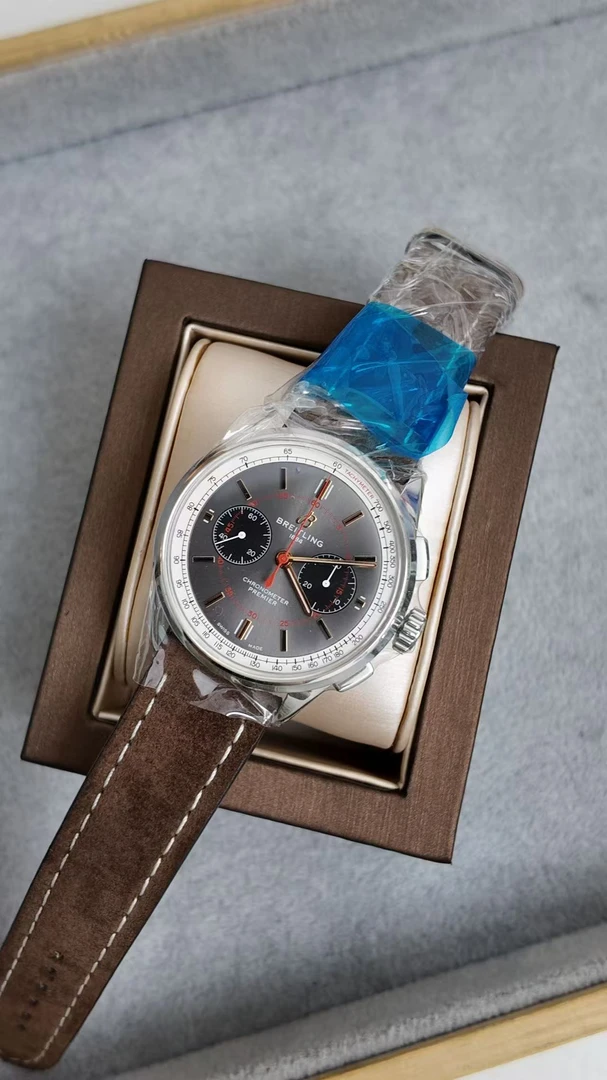 未使用 BREITLING/百年灵 百年灵璞雅精钢42mm灰盘自动机械