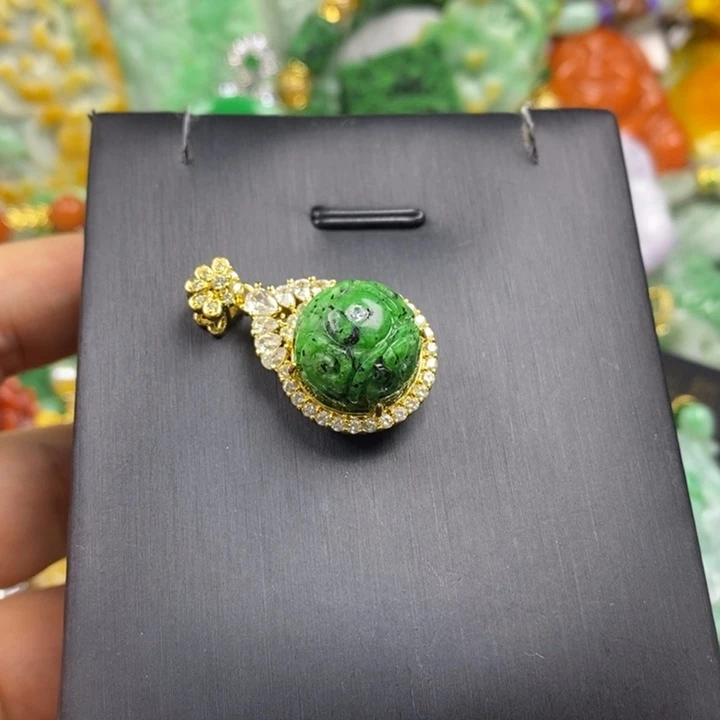 翡翠未镶嵌吊坠(赠链)