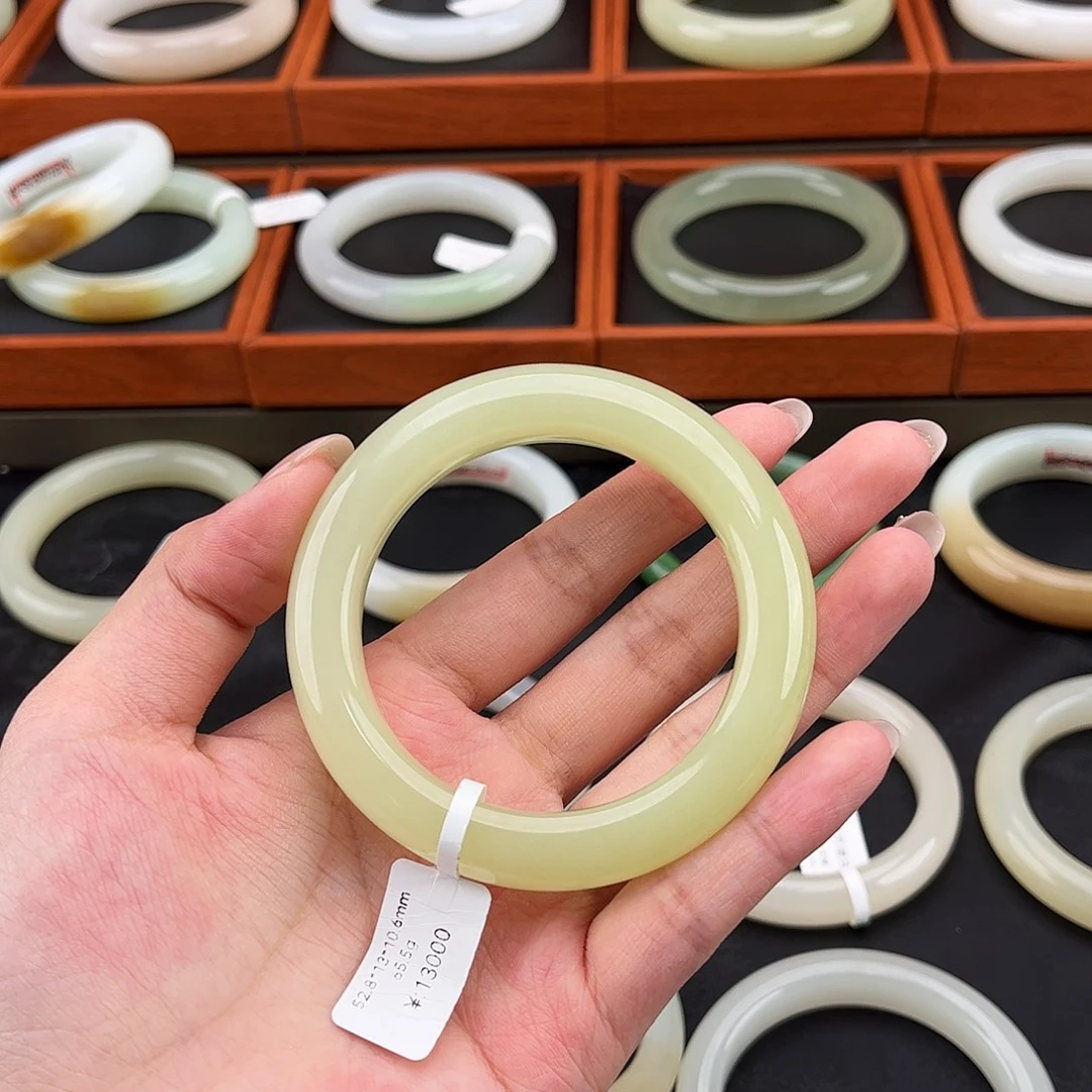 用***5和田玉未镶嵌手镯