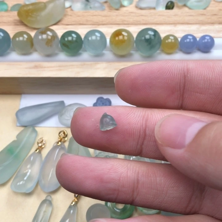定制翡翠未镶嵌挂件