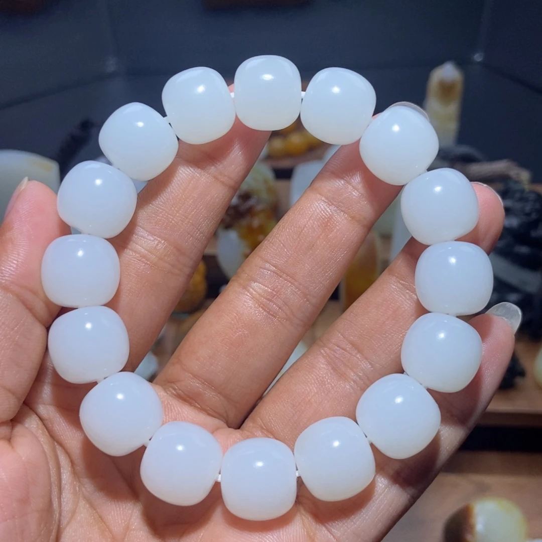 金***喜颈饰未镶嵌和田玉