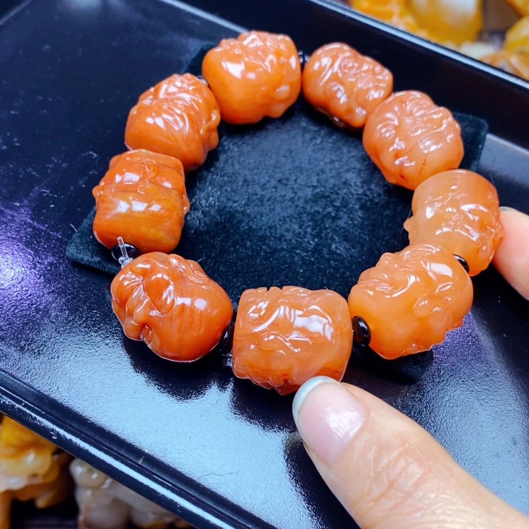未镶嵌石英质玉（黄龙玉）颈饰