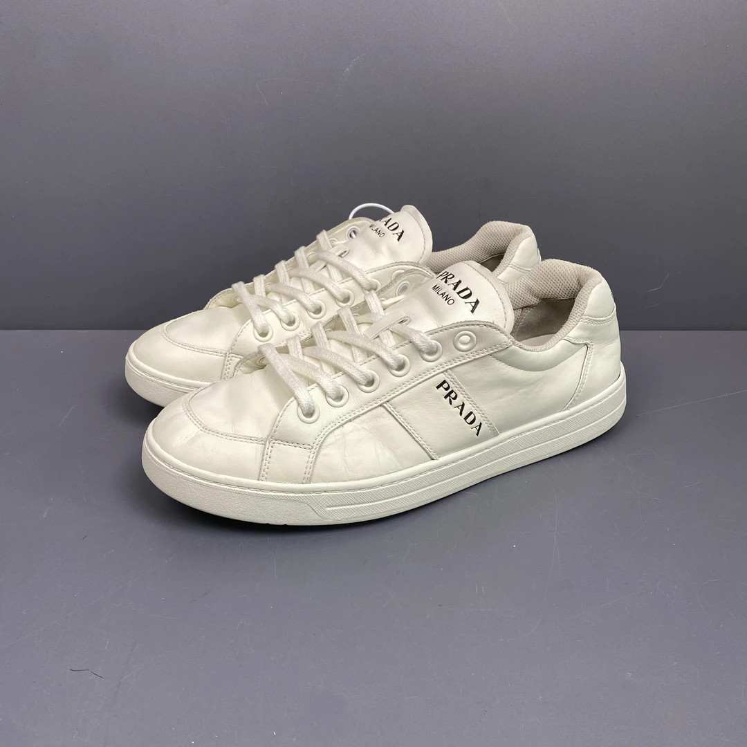 95新 Prada/普拉达 41码 Prada黑白板鞋 休闲鞋 总体不错270