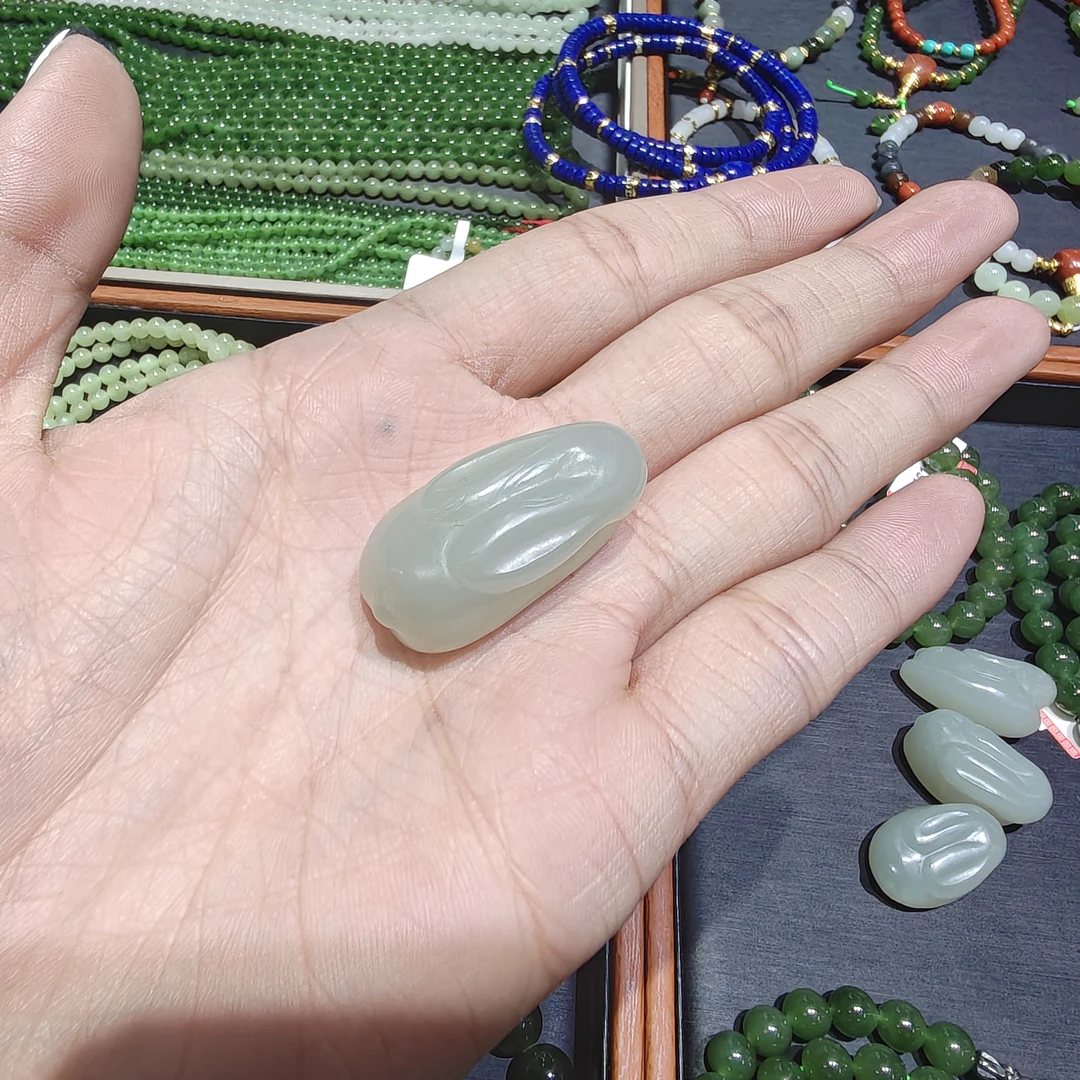 天然和田玉兔子吊坠