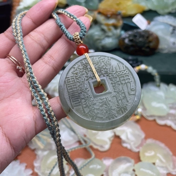 蛇纹石玉未镶嵌吊坠