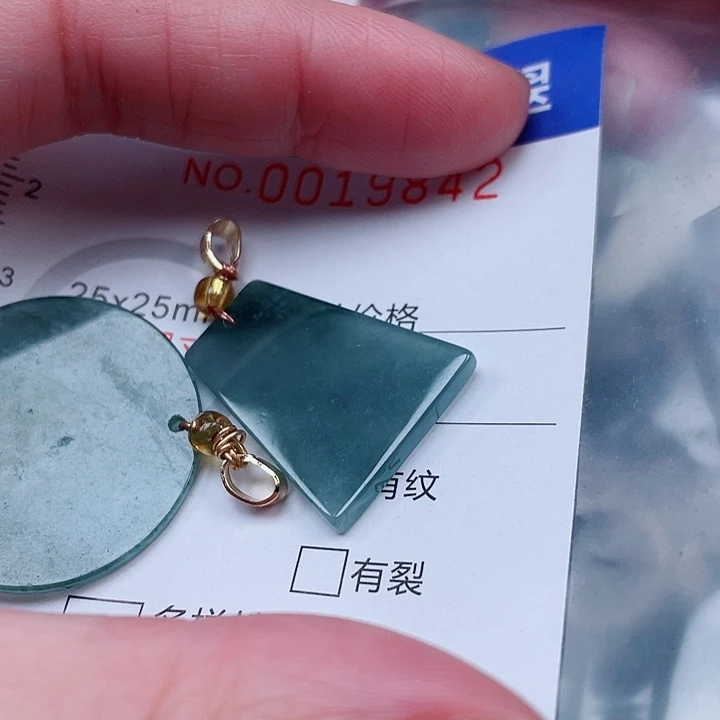 吊坠(赠链)未镶嵌翡翠