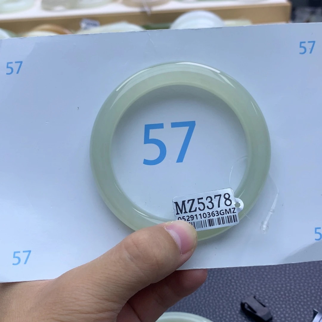 帆****和田玉手镯未镶嵌